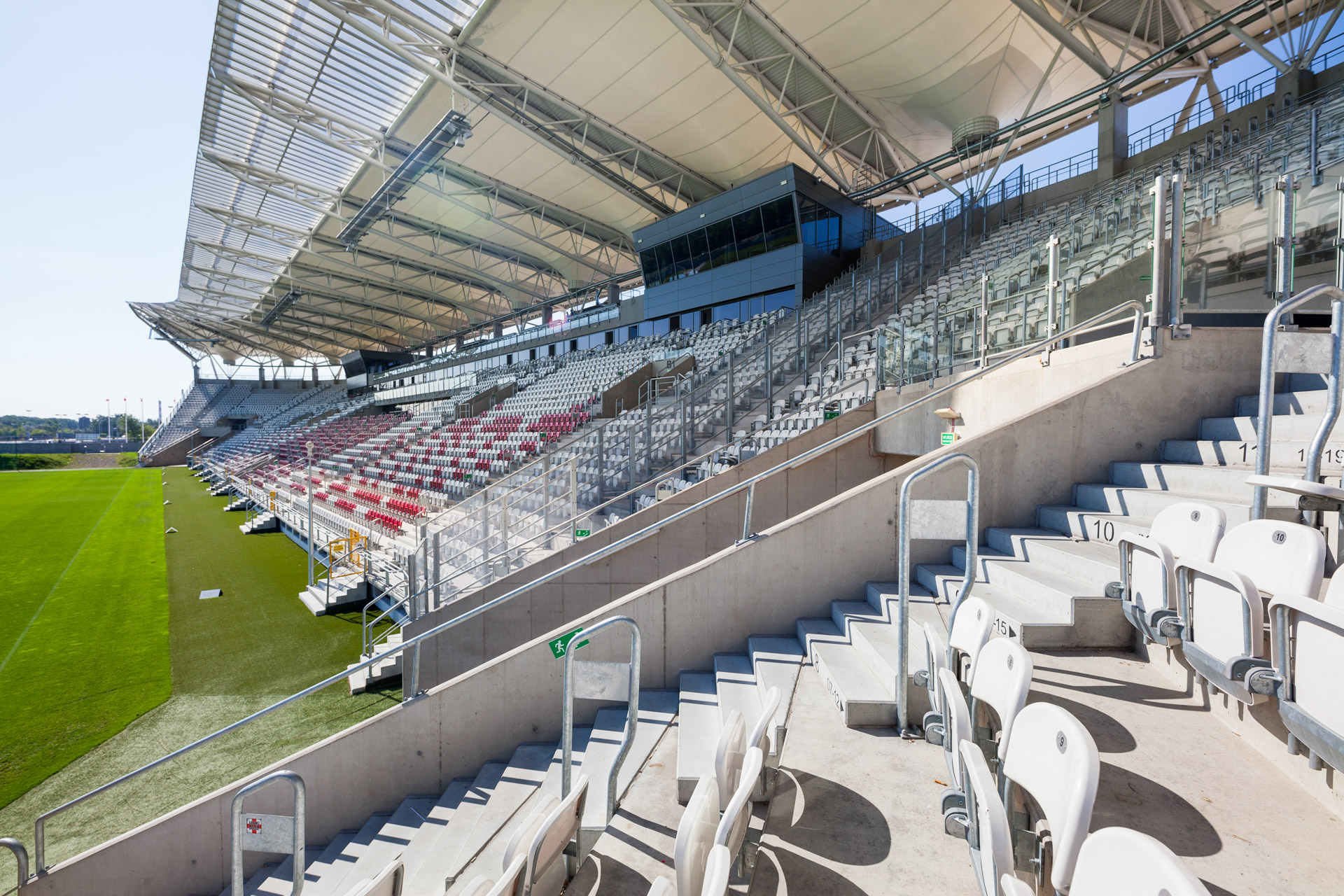Stadion miejski w Łodzi trybuny